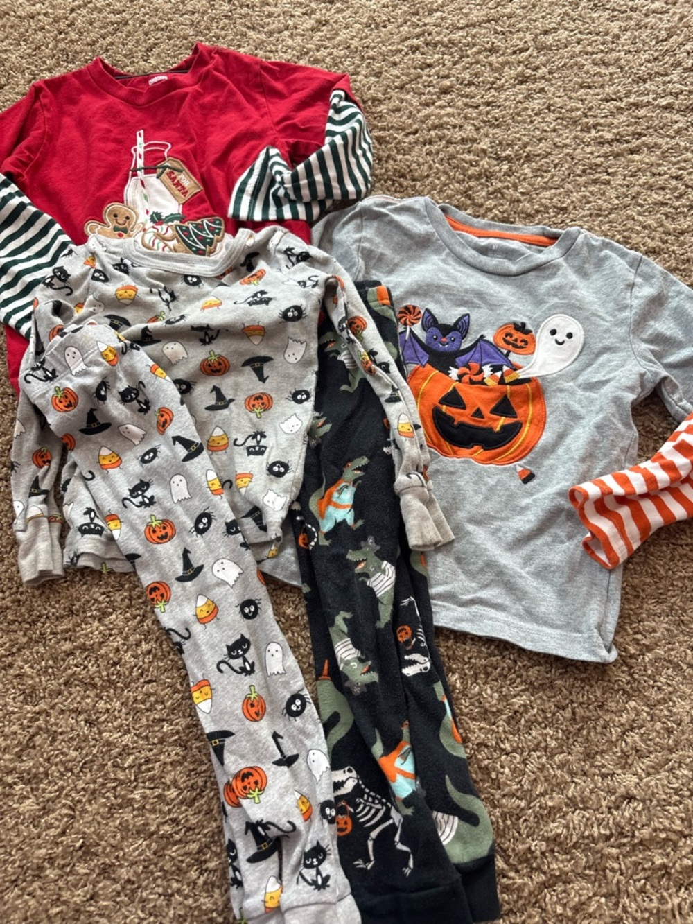 Carter's Halloween Pajama Set in Gray, Orange, Black